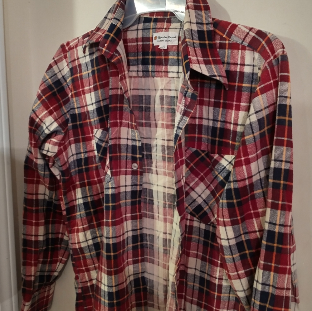 Highlander by Bud Berma Red Plaid Flannel 80s. Size: L Long Sleeves. Vintage